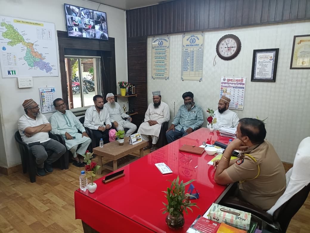 शिरूर पोलीस स्टेशनमध्ये बकरी ईद सणानिमित्त शांतता समितीची बैठक