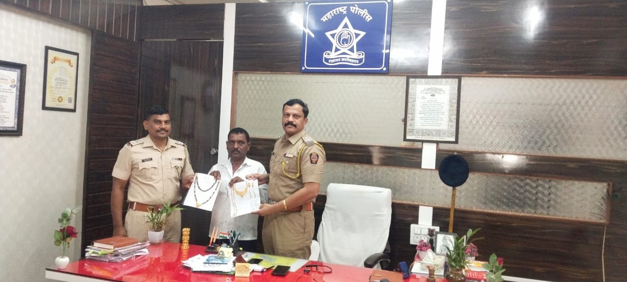 घरातीलच मुलाने आईचे दागिने केले लंपास; शिरूर पोलिसांची ४८ तासांत गुन्ह्याची उकल  ९ तोळे सोन्याचे दागिने हस्तगत; तपास पथकाची उल्लेखनीय कामगिरी