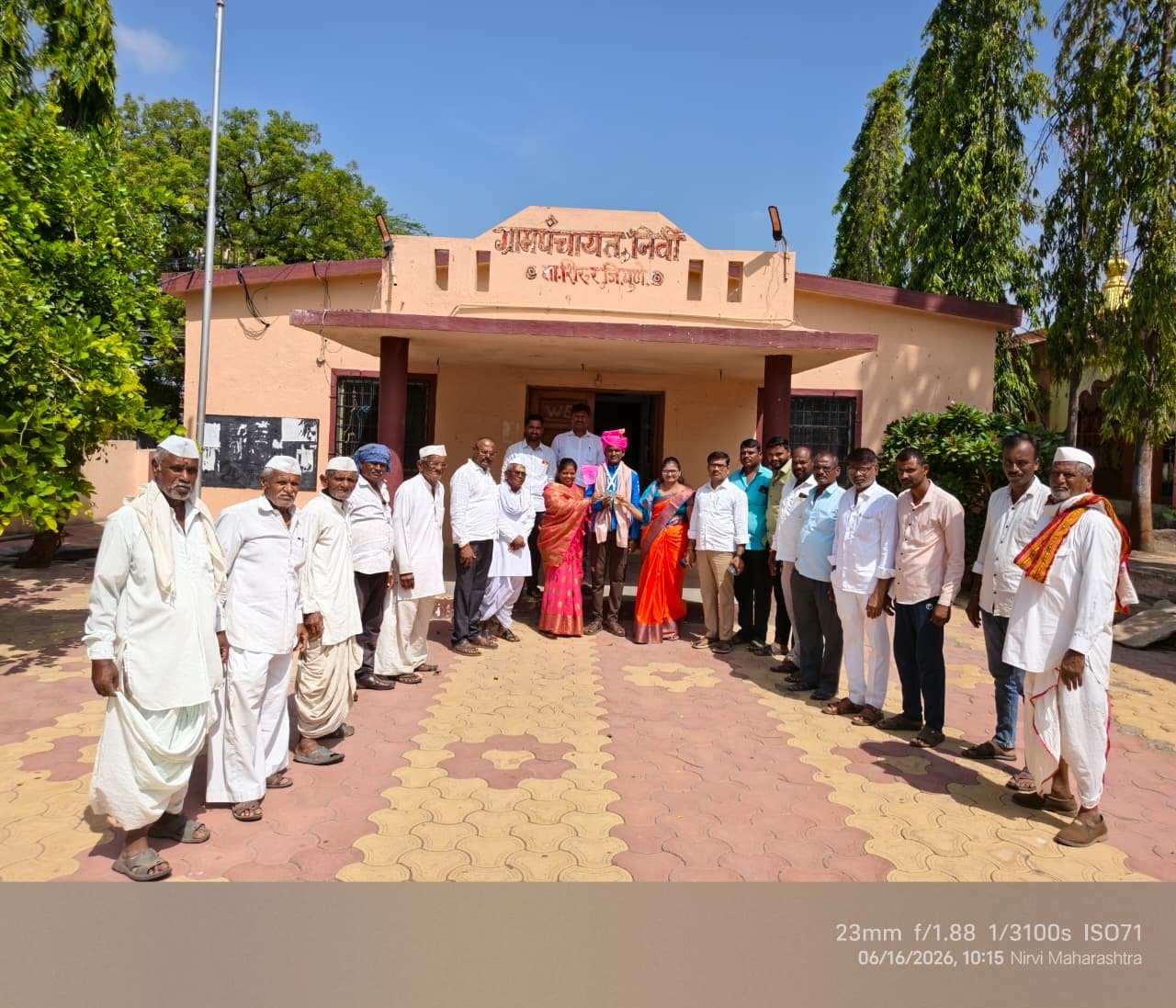 कॅप्टन प्रवीण रखमा कोळपे यांच्या नेमबाजीतील यशाबद्दल निर्वी ग्रामपंचायतच्या वतीने त्यांचा सन्मान करण्यात आला.