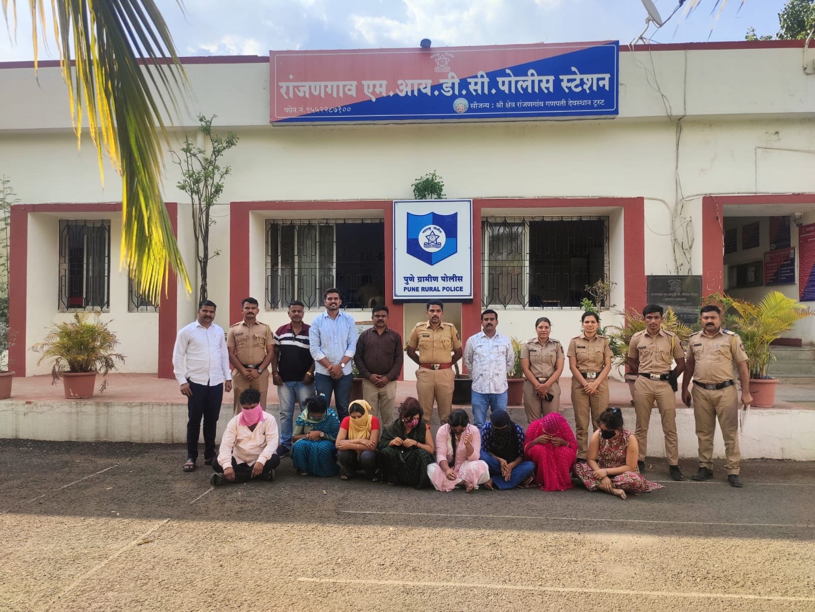 रांजणगाव वेश्याव्यवसायावर छापा; सात महिलांची सुटका, पुणे नगर रोडवर अनेक बेकायदेशीर उद्योग होत असल्याचे स्पष्ट