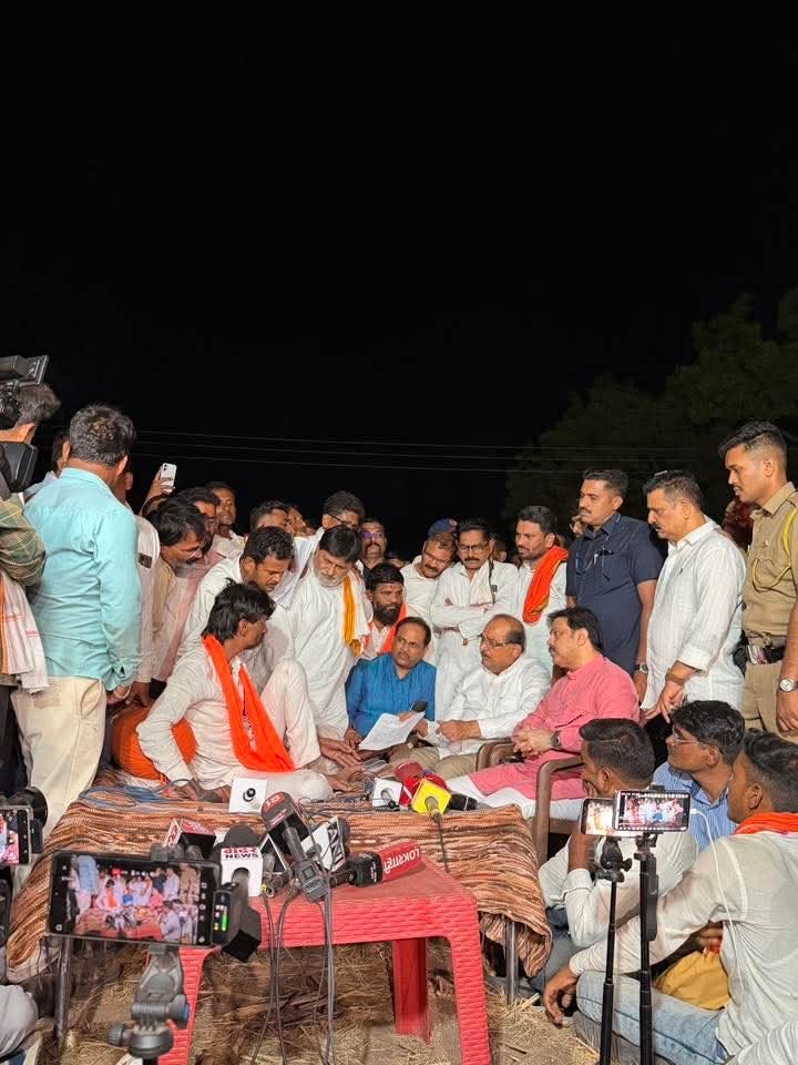 मराठा आरक्षण आंदोलनातील मृत आंदोलकांच्या वारसांना MIDC मध्ये अनुकंपा नोकरीचा मार्ग मोकळा जिल्हाधिकाऱ्यांना वारसांची पडताळणी करून प्रमाणपत्र देण्याचे निर्देश