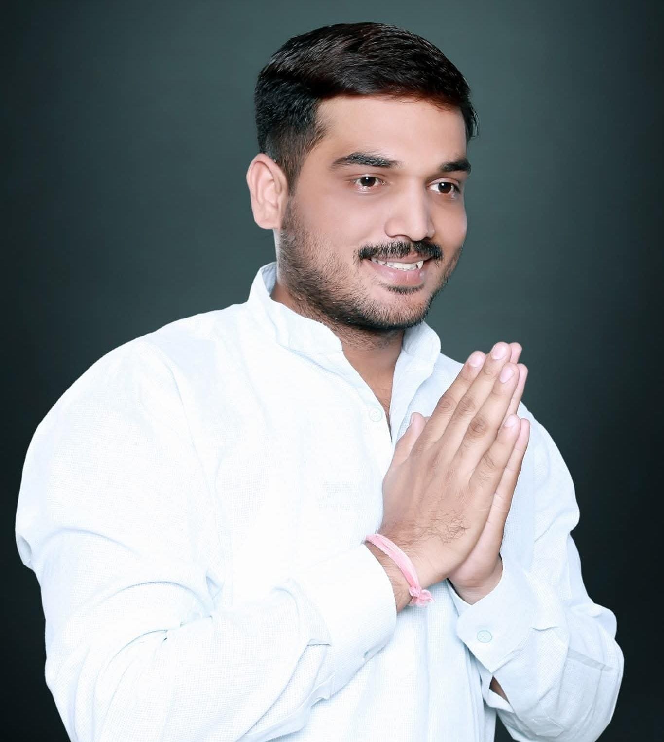 समाजाप्रती बांधिलकी जपत वाढदिवस; विद्यार्थ्यांसाठी ३४ हजार वह्या, ३४०० दप्तरांचे वाटप करण्यात येणार