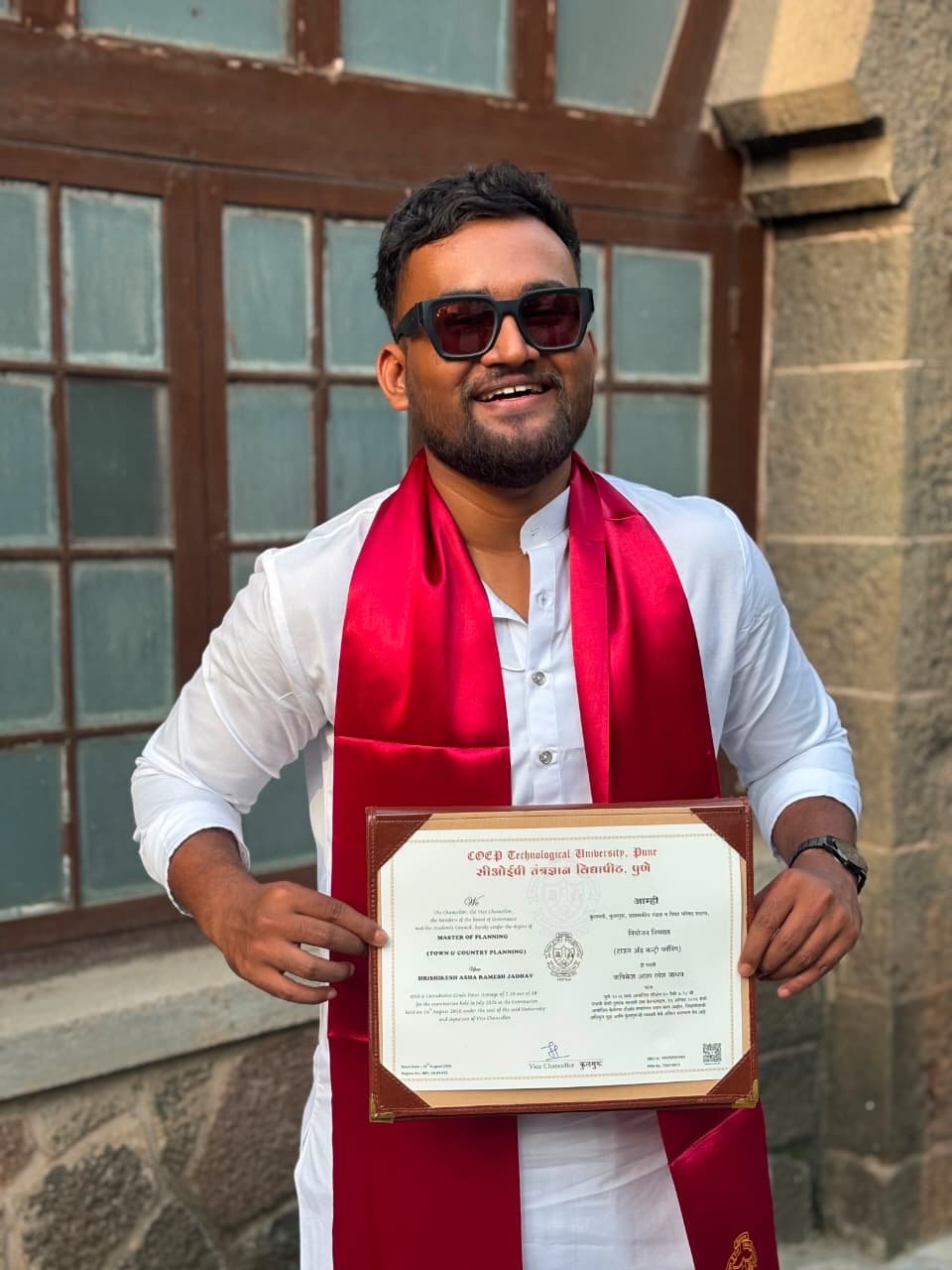 शिरूरच्या ऋषिकेश जाधव यांची वास्तूकला क्षेत्रात उल्लेखनीय शैक्षणिक भरारी